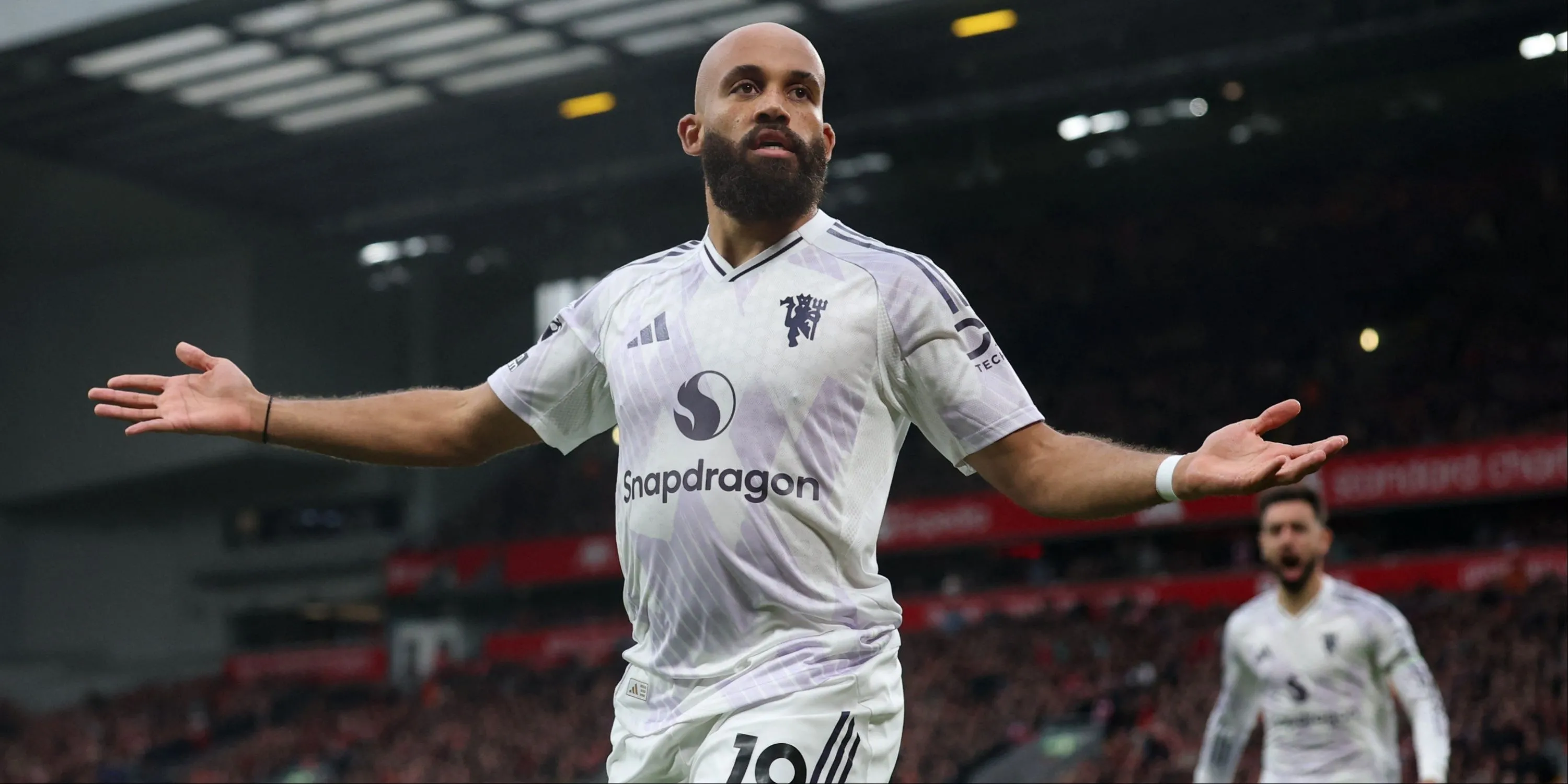 Bryan Mbeumo ra sân cho Manchester United trong một trận đấu gần đây