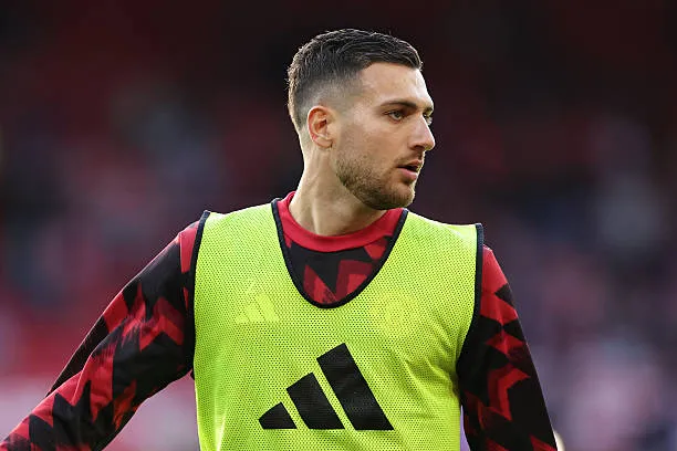 Dalot lẫn Dorgu đều không phải là những lựa chọn lý tưởng