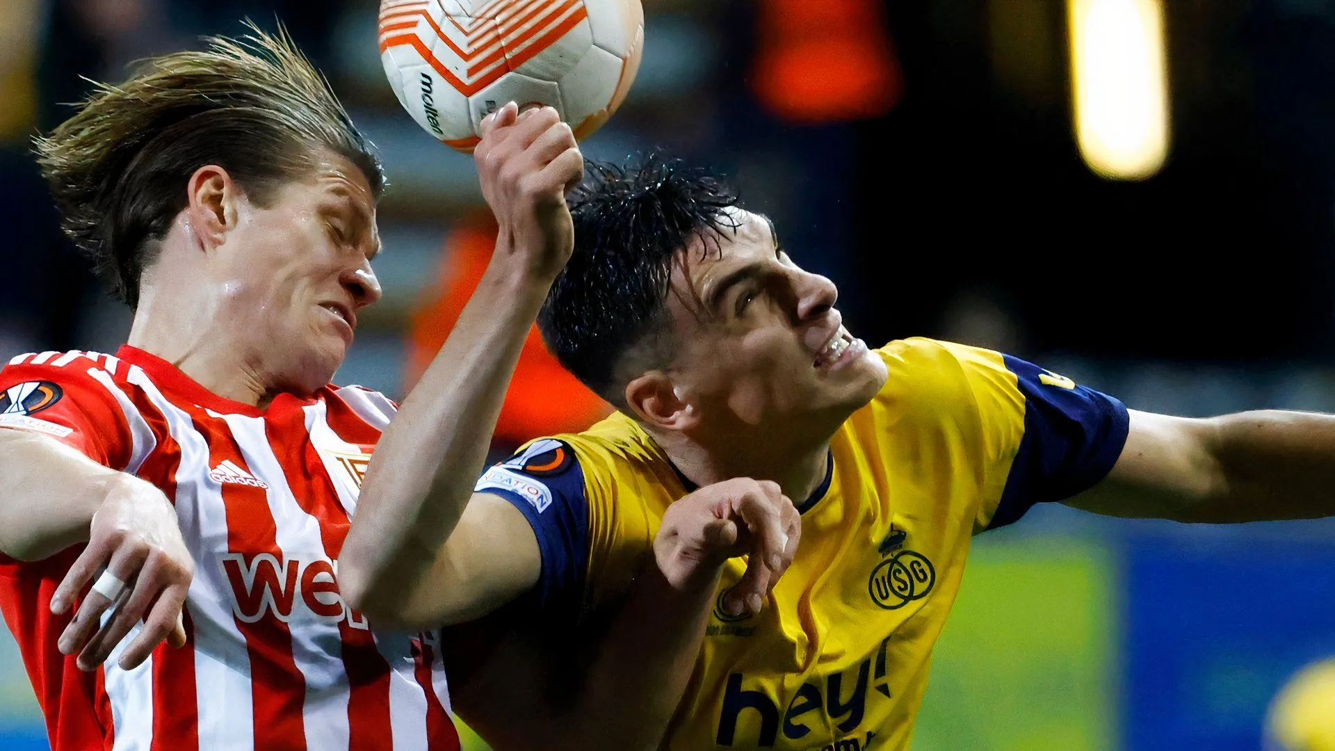 Hậu vệ Ross Sykes trong màu áo Union Saint-Gilloise