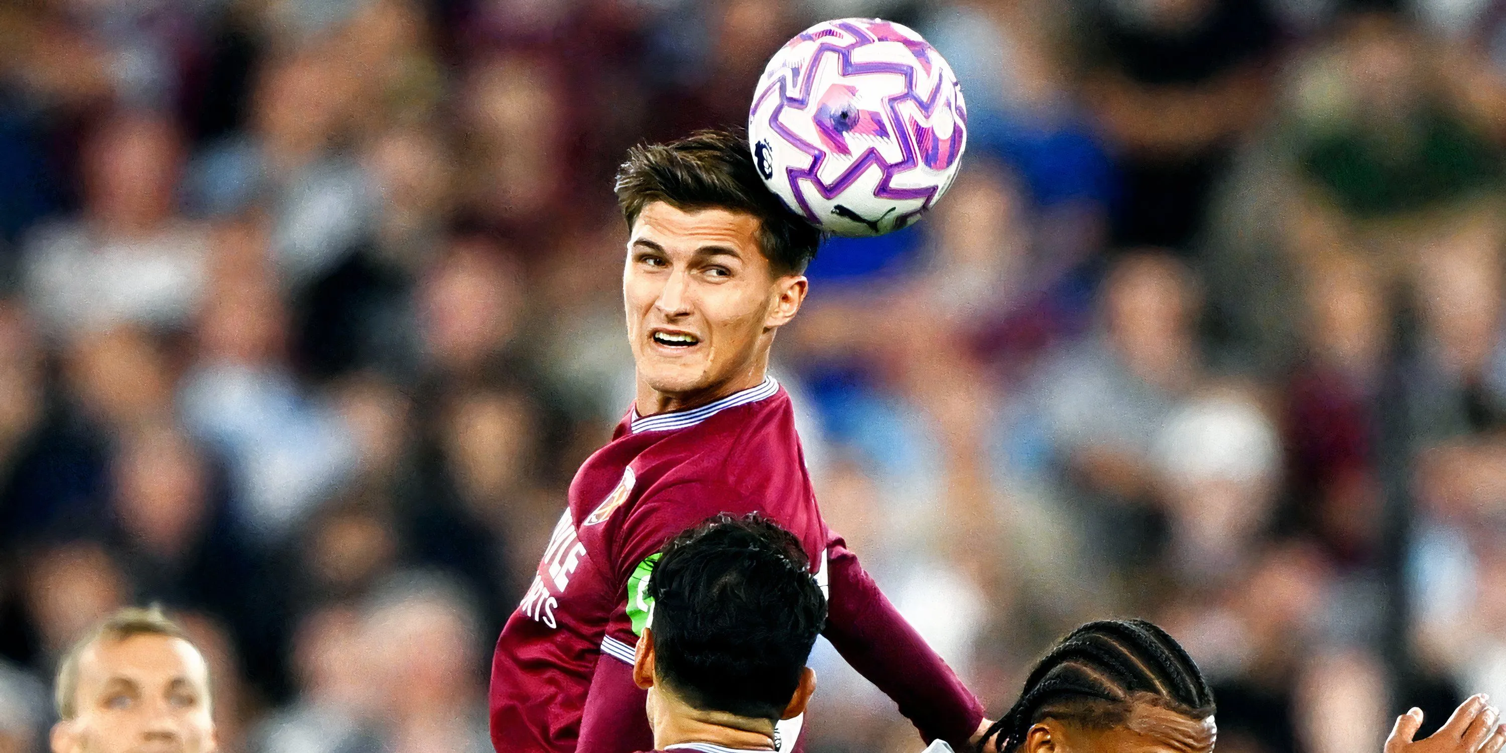 Isaac Thomas ghi bàn trong trận thắng 8-2 trước Ipswich