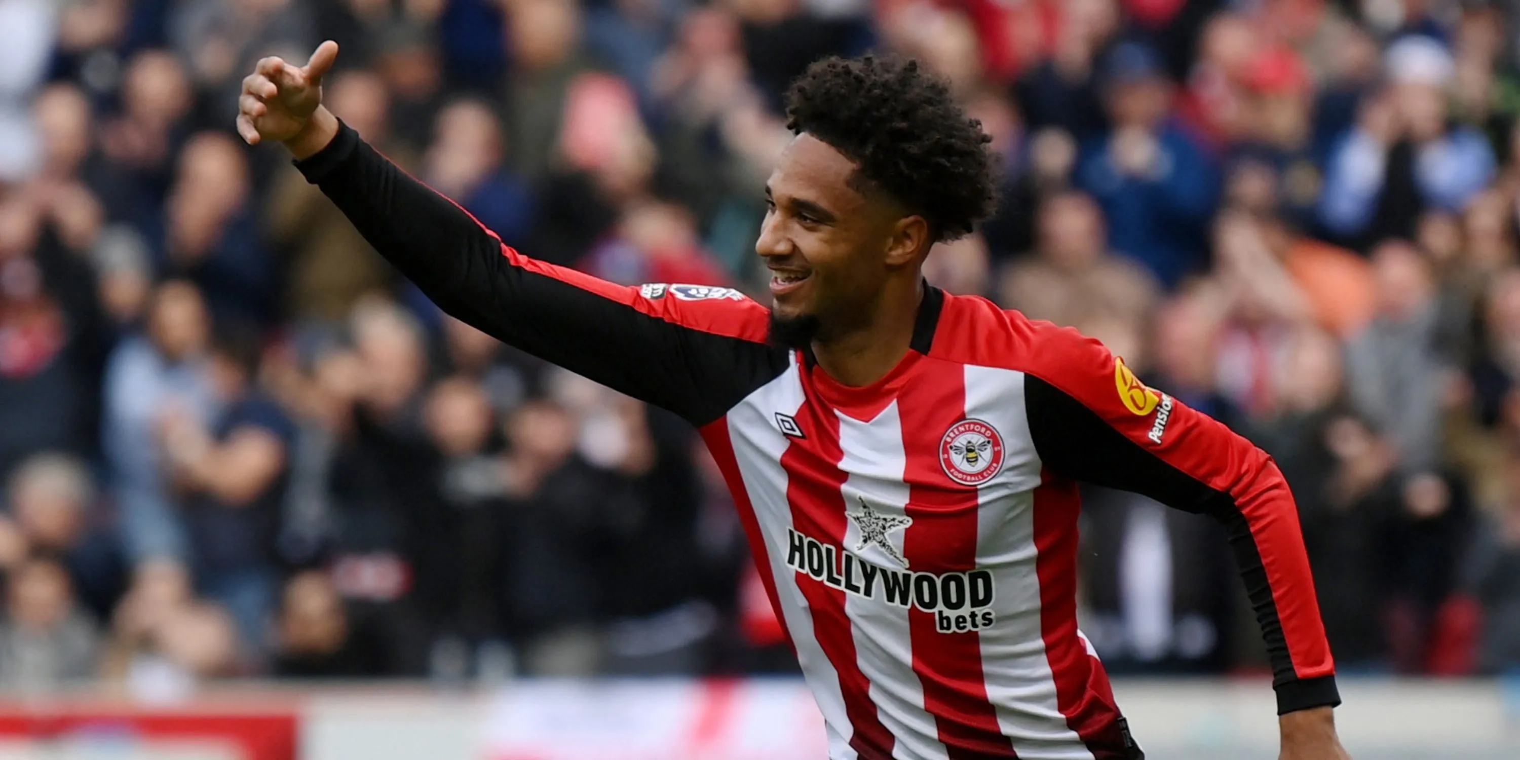 Kevin Schade thi đấu cho Brentford trong trận đối đầu với các đội hạng nhất nước Anh