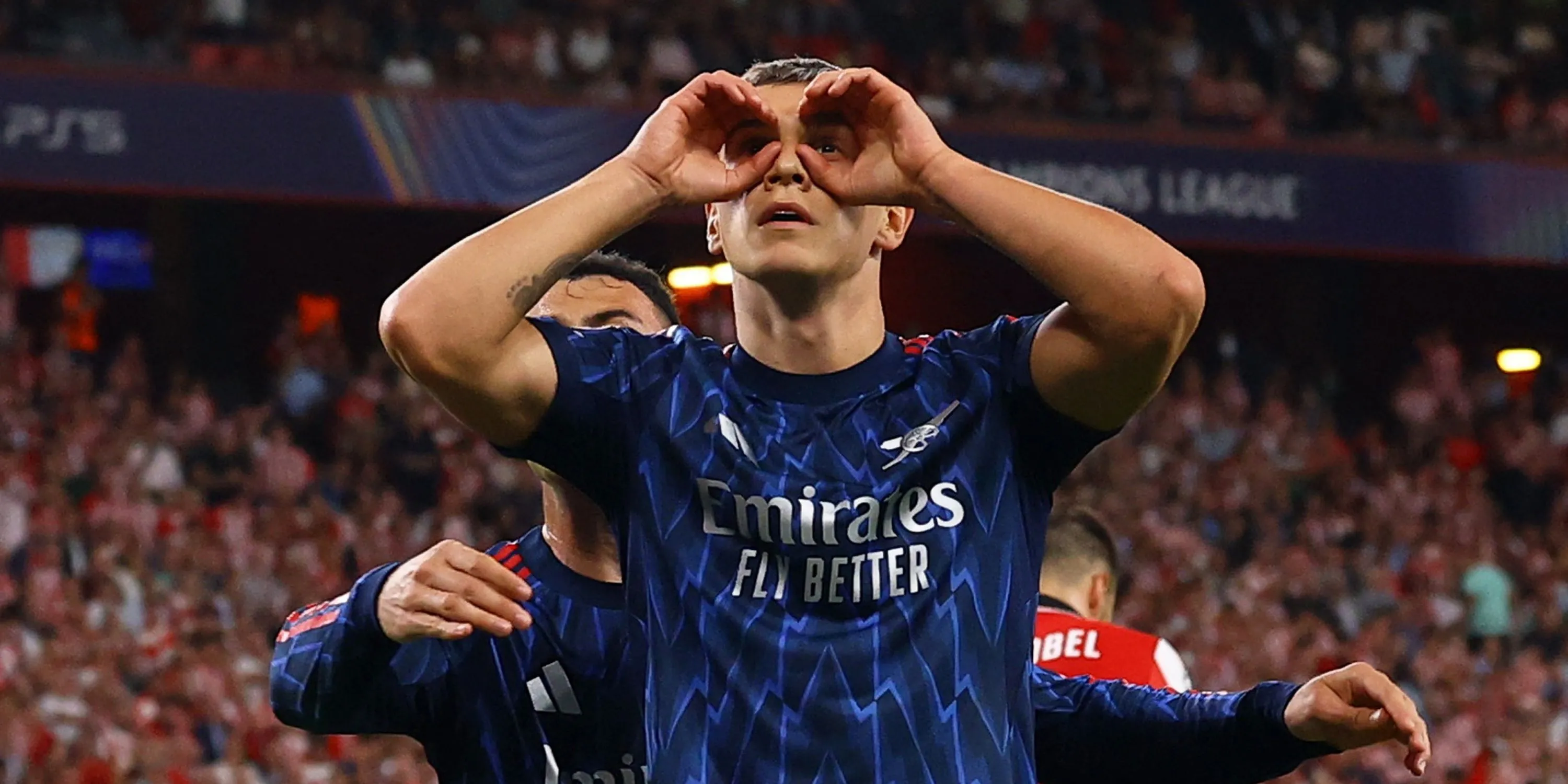 Leandro Trossard tạo cơ hội trong trận Champions League gặp Athletic Bilbao