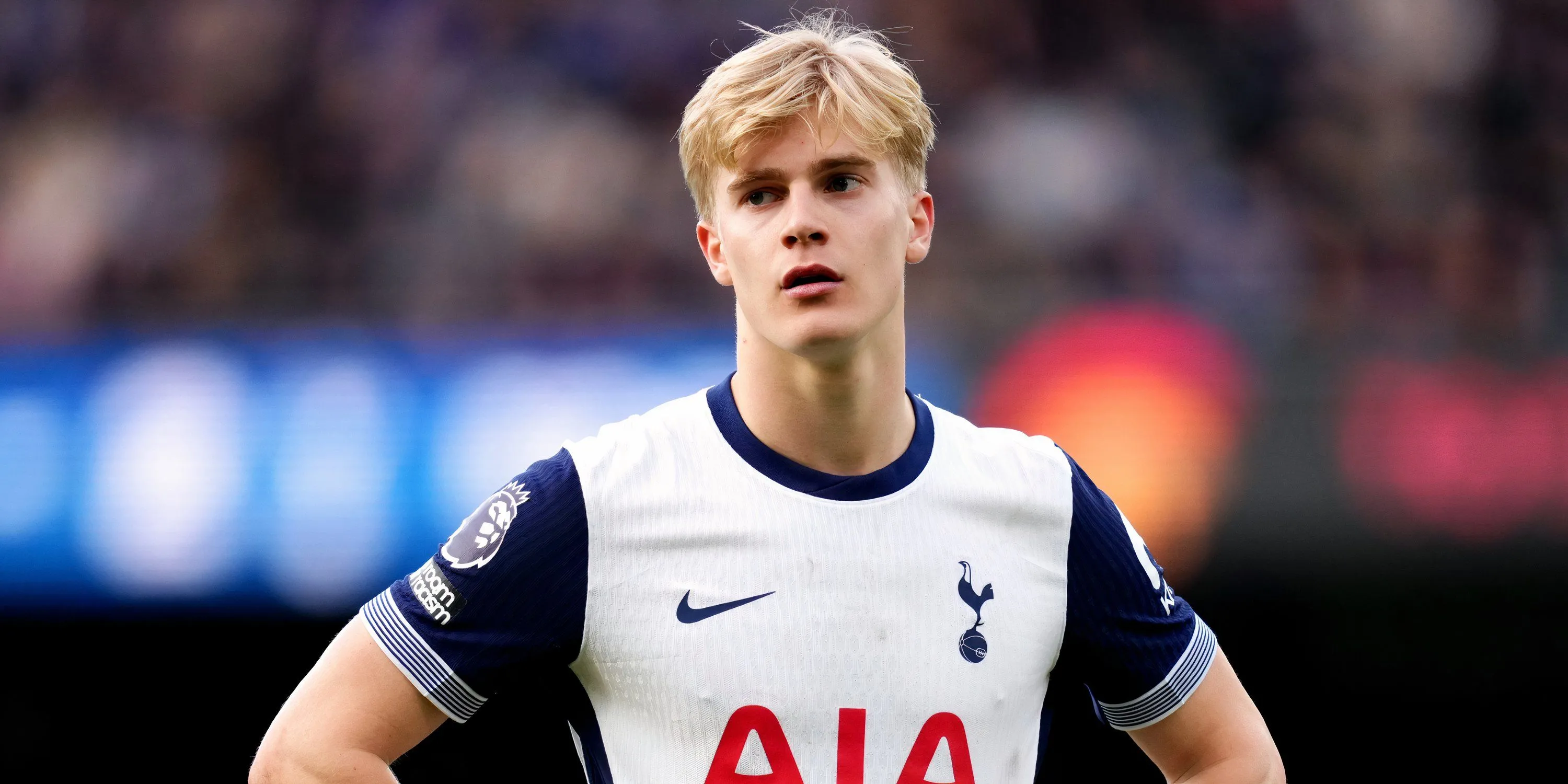 Lucas Bergvall thi đấu cho Tottenham Hotspur với phong độ ổn định