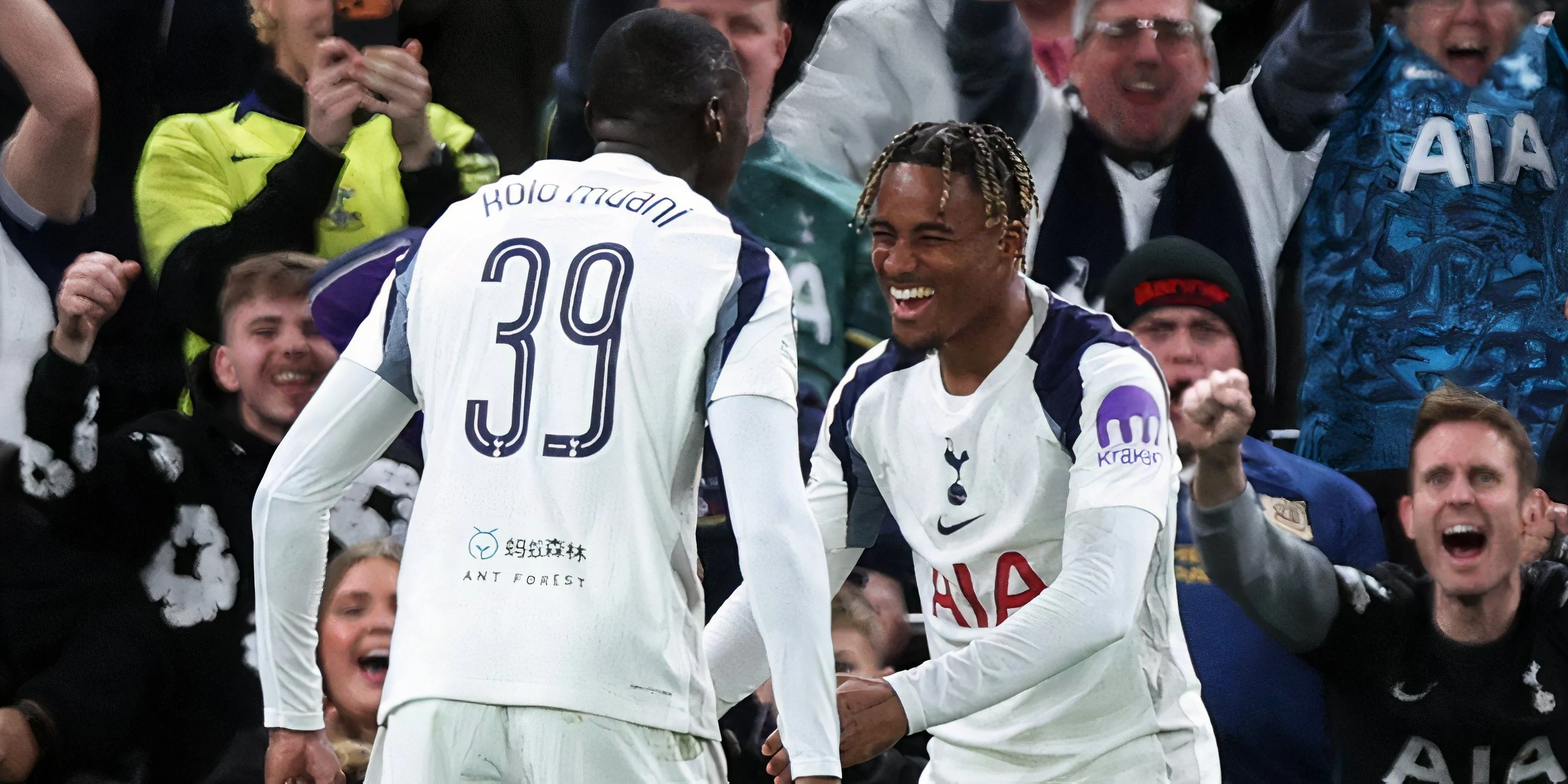 Tiền đạo Kolo Muani trong màu áo Tottenham Hotspur